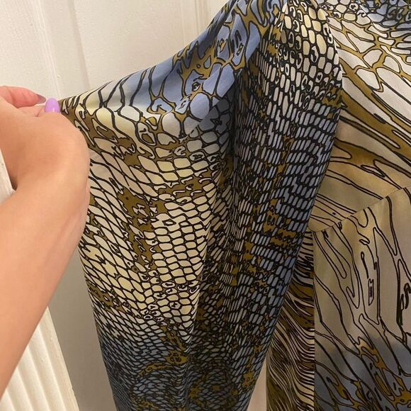 Anne Klein collection puffy sleeves 100% silk blouse, size 4 - Picture 7 of 9